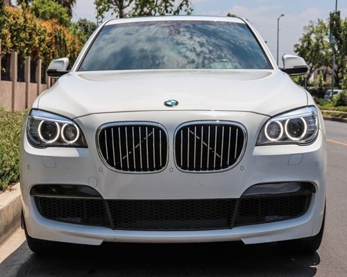 BMW 7 Series - luxurious chauffeured ride sydney